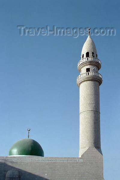 jordan45: Jordan - Aqaba / Akkaba / Al Aqabah: mosque - tall minaret - photo by J.Kaman - (c) Travel-Images.com - Stock Photography agency - Image Bank