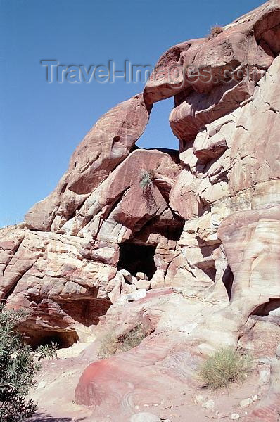 jordan47: Jordan - Petra: rock arch - natural arch - photo by J.Kaman - (c) Travel-Images.com - Stock Photography agency - Image Bank