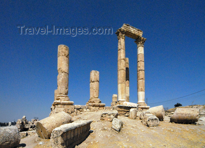 jordan5: Amman - Jordan: Temple of Hercules / Herakles, built in the reign of the Emperor Marcus Aurelius (161-180 AD) - Jabal al-Qal'a - photo by M.Torres - (c) Travel-Images.com - Stock Photography agency - Image Bank