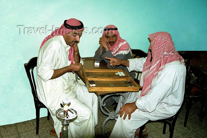 jordan51: Jordan - Amman: Arab men playing backgamon - photo by J.Kaman - (c) Travel-Images.com - Stock Photography agency - Image Bank