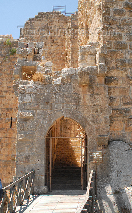 jordan66: Ajlun - Jordan: Ajlun castle - main gate and bridge over the moat - photo by M.Torres - (c) Travel-Images.com - Stock Photography agency - Image Bank