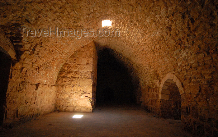 jordan73: Ajlun - Jordan: Ajlun castle - vaulted room with skylight - photo by M.Torres - (c) Travel-Images.com - Stock Photography agency - Image Bank