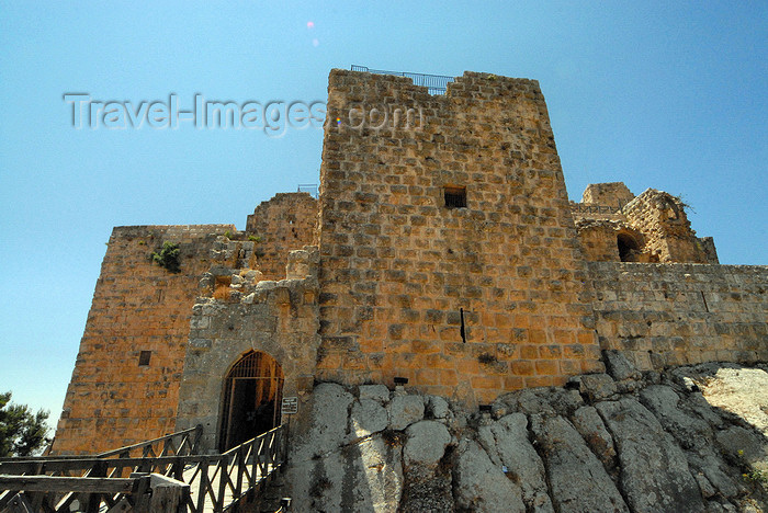 jordan79: Ajlun - Jordan: Ajlun castle - tower, bridge and main gate - photo by M.Torres - (c) Travel-Images.com - Stock Photography agency - Image Bank