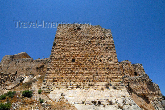 jordan81: Ajlun - Jordan: Ajlun castle - tower and ramparts - photo by M.Torres - (c) Travel-Images.com - Stock Photography agency - Image Bank