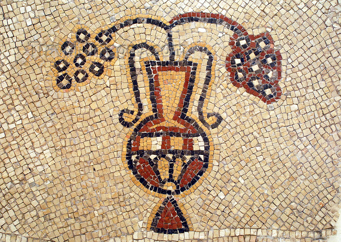 jordan89: Madaba - Jordan: modern mosaic with vase - photo by M.Torres - (c) Travel-Images.com - Stock Photography agency - Image Bank