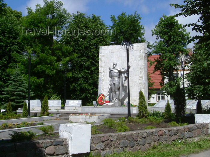 kaliningrad6: Kaliningrad / Königsberg, Russia:silver statue / Soviet monument / Sowjet-Denkmals - photo by P.Alanko - (c) Travel-Images.com - Stock Photography agency - Image Bank