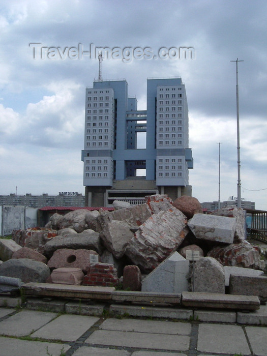 kaliningrad9: Kaliningrad / Königsberg, Russia: 'House of the Soviets', built on the former site of Königsberg Castle - remains unfinished since 1991 / 'Haus der Sowjets', auf dem ehemaligen Gelände der Königsberger Schloss erbaut - bleibt unvollendet seit 1991 - photo by P.Alanko - (c) Travel-Images.com - Stock Photography agency - Image Bank