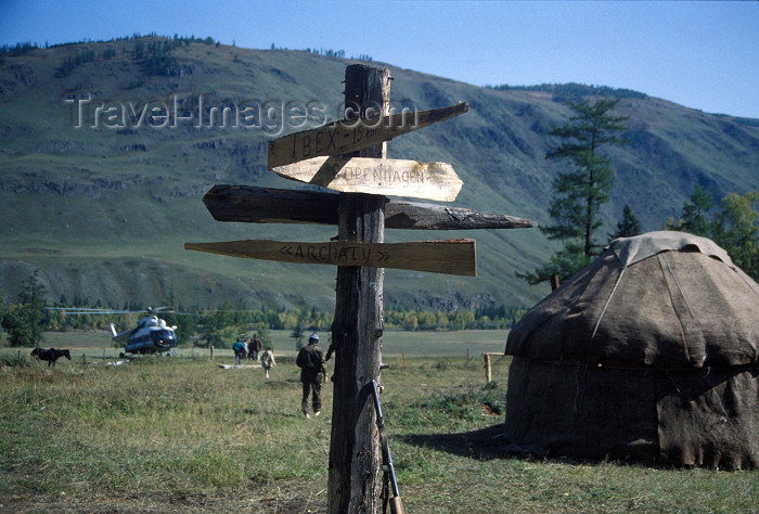 kazakhstan12: Arshaty, East Kazakhstan oblys: yurt and hunters / ger - photo by V.Sidoropolev) - (c) Travel-Images.com - Stock Photography agency - Image Bank