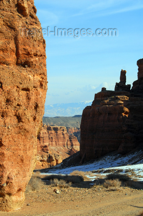 kazakhstan121: Kazakhstan, Charyn Canyon: Valley of the Castles - rock wall and the gorge - photo by M.Torres - (c) Travel-Images.com - Stock Photography agency - Image Bank