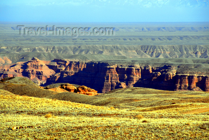 kazakhstan122: Kazakhstan, Charyn Canyon: from above - plateau on the Torajgir Mountains - photo by M.Torres - (c) Travel-Images.com - Stock Photography agency - Image Bank