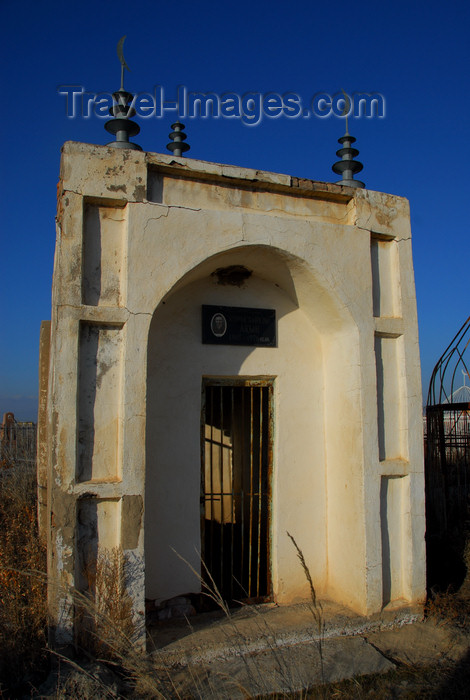 kazakhstan180: Kazakhstan, Shelek, Almaty province: Muslim cemetery .  - photo by M.Torres - (c) Travel-Images.com - Stock Photography agency - Image Bank