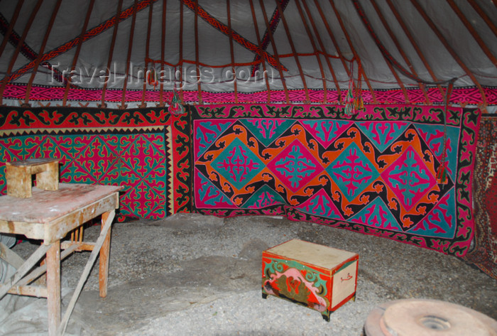 kazakhstan189: Kazakhstan - Karaturuk area, Almaty province: yurt interior - photo by M.Torres - (c) Travel-Images.com - Stock Photography agency - Image Bank