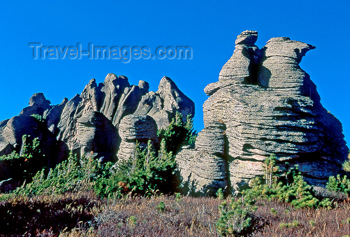 kazakhstan31: East Kazakhstan - Altay Mountains: capricious forms created by erosion - rock outcrop - rock island - photo by V.Sidoropolev - (c) Travel-Images.com - Stock Photography agency - Image Bank