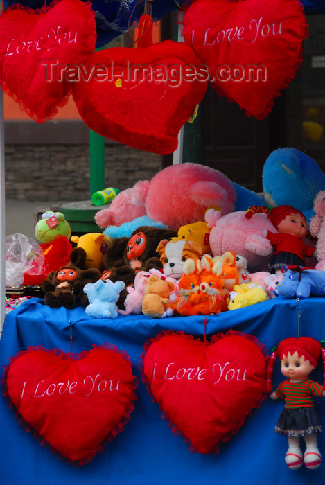 kazakhstan323: Kazakhstan, Almaty: Arbat - Zhybek-Zholy, or Silk road street - hearts for sale - valentine's day - photo by M.Torres - (c) Travel-Images.com - Stock Photography agency - Image Bank