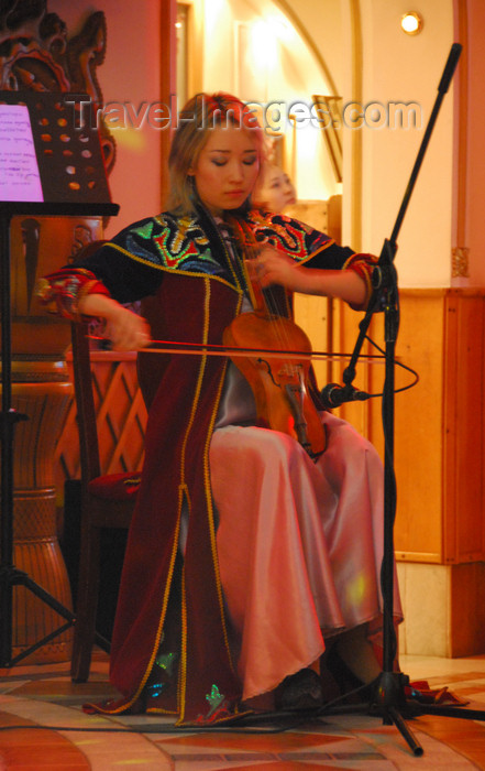 kazakhstan326: Kazakhstan, Almaty: violin player - photo by M.Torres - (c) Travel-Images.com - Stock Photography agency - Image Bank