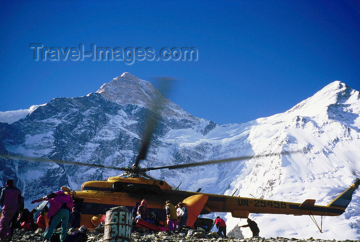 kazakhstan44: Kazakhstan - Tian Shan mountain range: a russian Mil Mi-8 Hip helicopter drops food at the Khan Tengri summit base camp - photo by E.Petitalot - (c) Travel-Images.com - Stock Photography agency - Image Bank