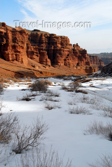 kazakhstan66: Kazakhstan, Charyn Canyon: Valley of the Castles - snow and red cliffs - photo by M.Torres - (c) Travel-Images.com - Stock Photography agency - Image Bank