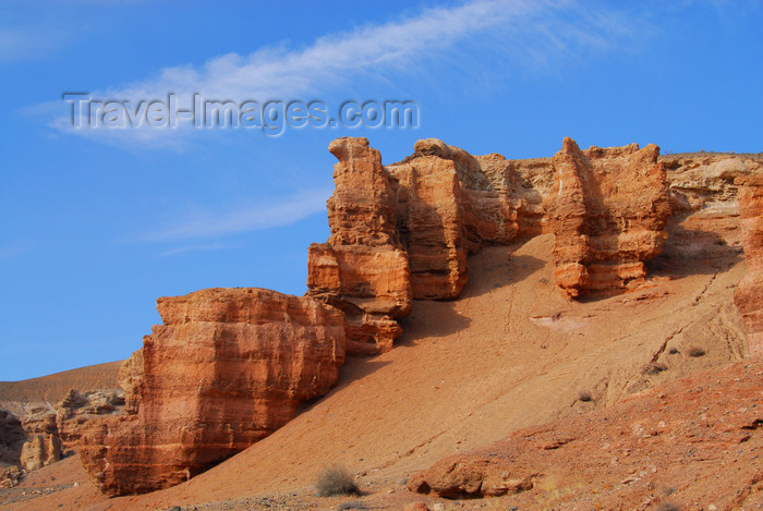 kazakhstan67: Kazakhstan, Charyn Canyon: Valley of the Castles - rock formations along the gorge - photo by M.Torres - (c) Travel-Images.com - Stock Photography agency - Image Bank