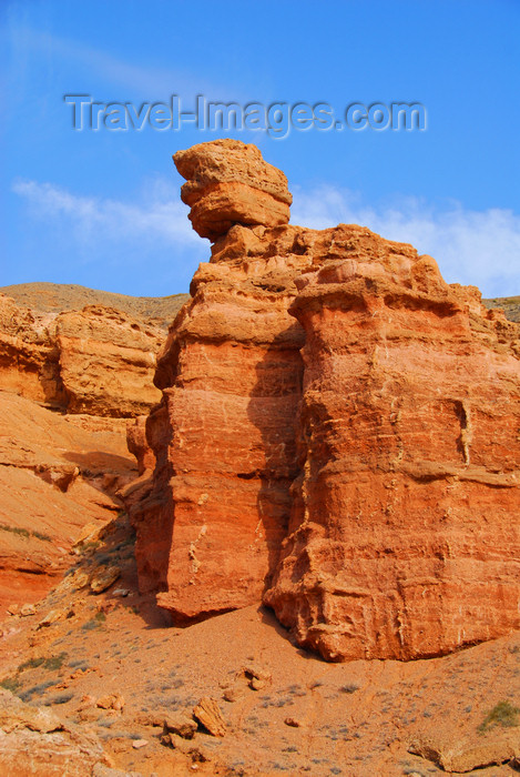 kazakhstan70: Kazakhstan, Charyn Canyon: Valley of the Castles - unstable rock - photo by M.Torres - (c) Travel-Images.com - Stock Photography agency - Image Bank