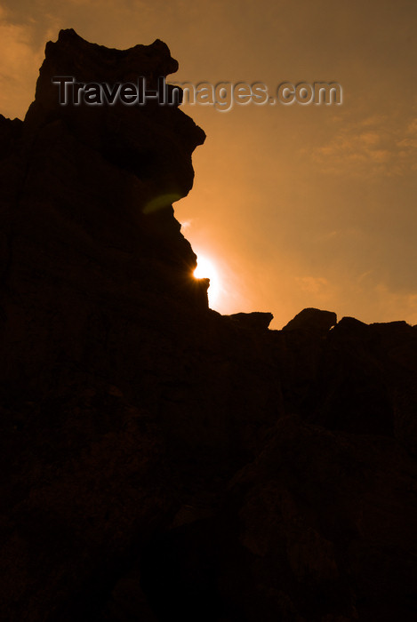 kazakhstan80: Kazakhstan, Charyn Canyon: Valley of the Castles - the sun hides - photo by M.Torres - (c) Travel-Images.com - Stock Photography agency - Image Bank