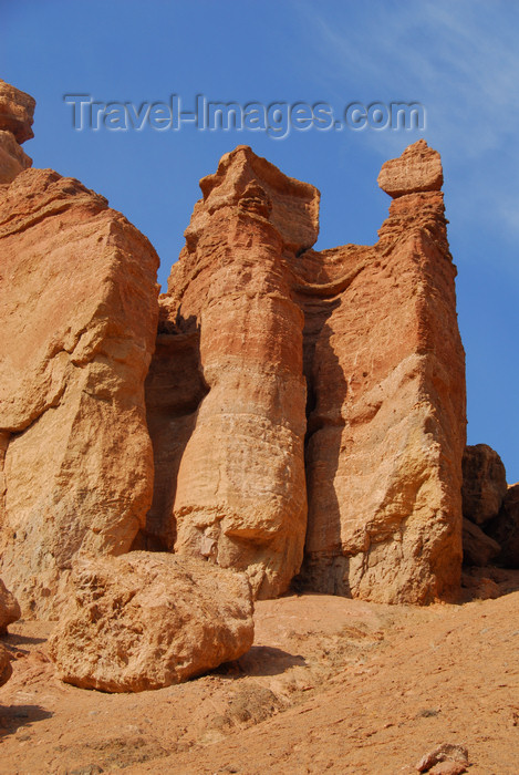 kazakhstan81: Kazakhstan, Charyn Canyon: Valley of the Castles - Fairy Chimneys - photo by M.Torres - (c) Travel-Images.com - Stock Photography agency - Image Bank