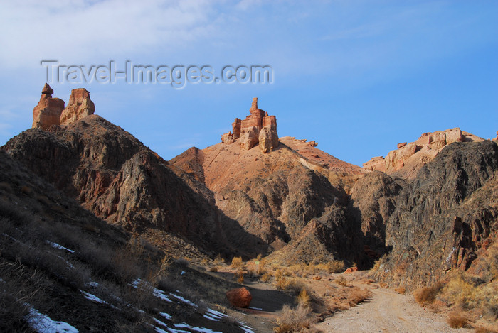 kazakhstan85: Kazakhstan, Charyn Canyon: Valley of the Castles - 'castles' along the gorge - photo by M.Torres - (c) Travel-Images.com - Stock Photography agency - Image Bank