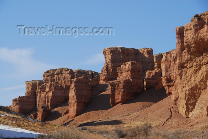 kazakhstan99: Kazakhstan, Charyn Canyon: Valley of the Castles - wind eroded reddish cliffs - photo by M.Torres - (c) Travel-Images.com - Stock Photography agency - Image Bank