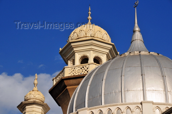 kenya102: Nairobi, Kenya: Jamia Masjid - Friday Mosque - silver dome and minaret with ornate decoration - photo by M.Torres - (c) Travel-Images.com - Stock Photography agency - Image Bank