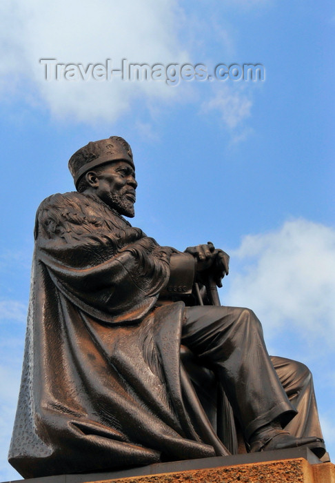 kenya125: Nairobi, Kenya: Jomo Kenyatta statue, City Square - ethnic Kikuyu - photo by M.Torres - (c) Travel-Images.com - Stock Photography agency - Image Bank