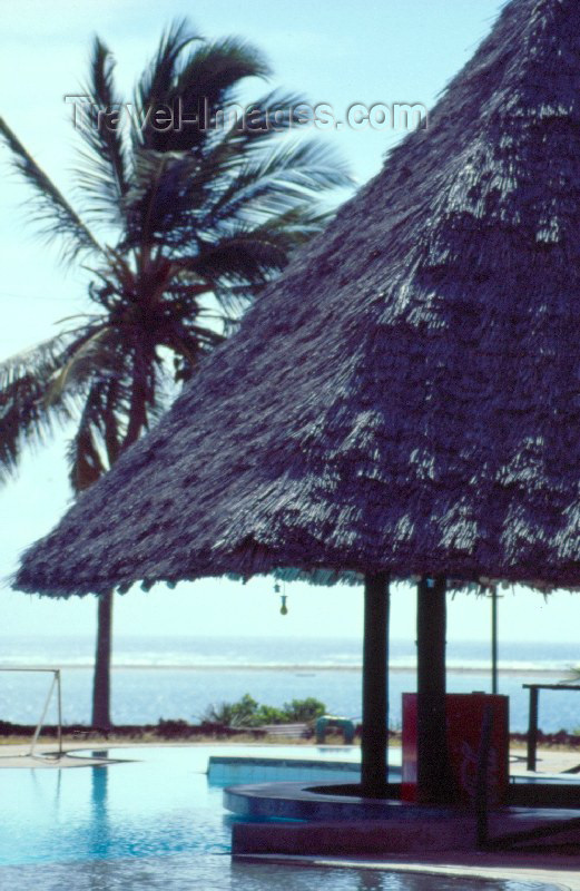 kenya16: Kenya - Mombassa: Reef hotel - swimming pool - photo by F.Rigaud - (c) Travel-Images.com - Stock Photography agency - Image Bank