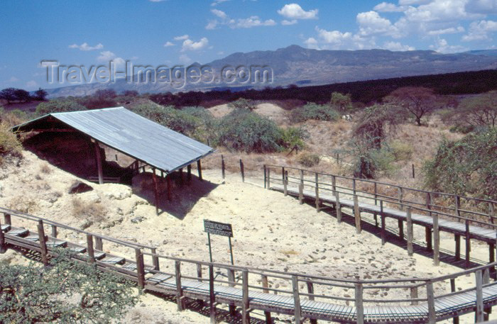 kenya48: Kenya - Olorgesailie: excavations at the Acheulian site (photo by F.Rigaud) - (c) Travel-Images.com - Stock Photography agency - Image Bank