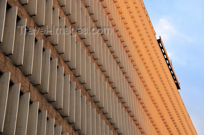 kenya85: Nairobi, Kenya: Jogoo House B, Harambee Avenue - Ministry of Higher Education - façade with vertical concrete blades - photo by M.Torres - (c) Travel-Images.com - Stock Photography agency - Image Bank