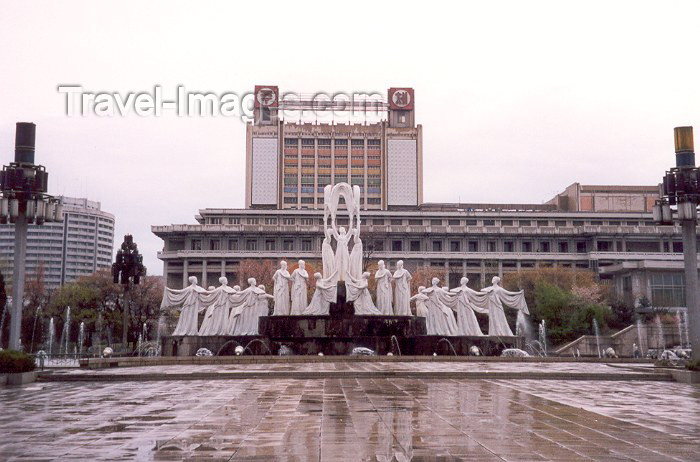 korean102: North Korea / DPRK - Pyongyang: the Mansudae Art theater (photo by M.Torres) - (c) Travel-Images.com - Stock Photography agency - Image Bank