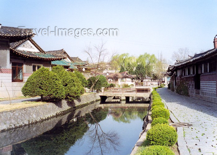 korean105: Democratic People's Republic of Korea - DPRK / Kaesong: folk hotel - canal (photo by M.Torres) - (c) Travel-Images.com - Stock Photography agency - Image Bank