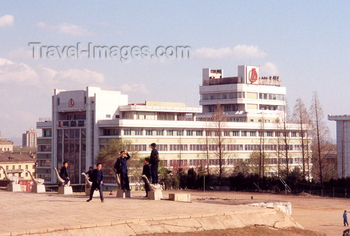 korean106: North Korea / DPRK - Pyongyang: Shopping center (photo by M.Torres) - (c) Travel-Images.com - Stock Photography agency - Image Bank