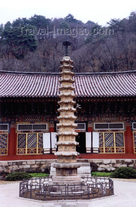 korean119: North Korea / DPRK - Myohyang mountains: Pohyon Buddhist Temple - Taeung hall (photo by M.Torres) - (c) Travel-Images.com - Stock Photography agency - Image Bank