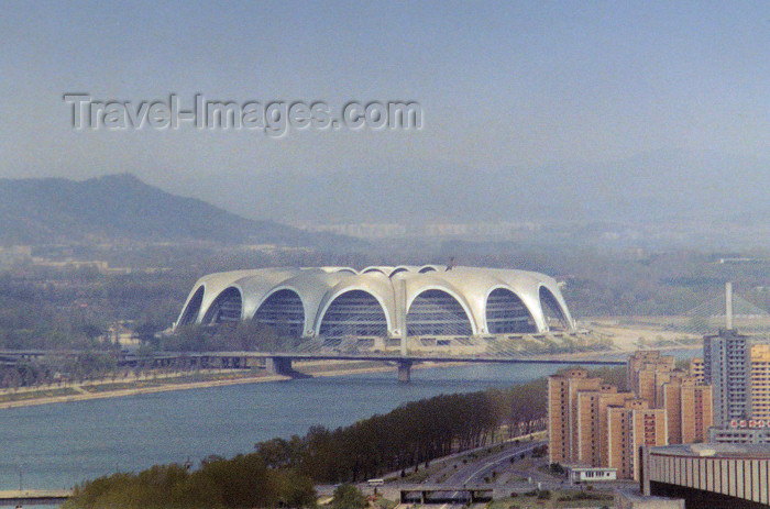 korean12: North Korea / DPRK - Pyongyang: the May Day Stadium and the Chongnyu bridge - Rungna island (photo by M.Torres) - (c) Travel-Images.com - Stock Photography agency - Image Bank