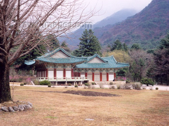 korean121: North Korea / DPRK - Myohyang mountains: Pohyon Temple (photo by M.Torres) - (c) Travel-Images.com - Stock Photography agency - Image Bank