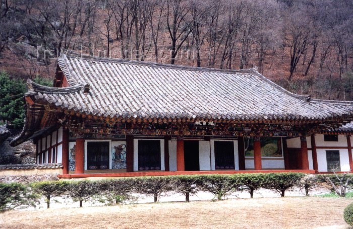 korean122: North Korea / DPRK - Myohyang mountains: Pohyon Temple (photo by M.Torres) - (c) Travel-Images.com - Stock Photography agency - Image Bank