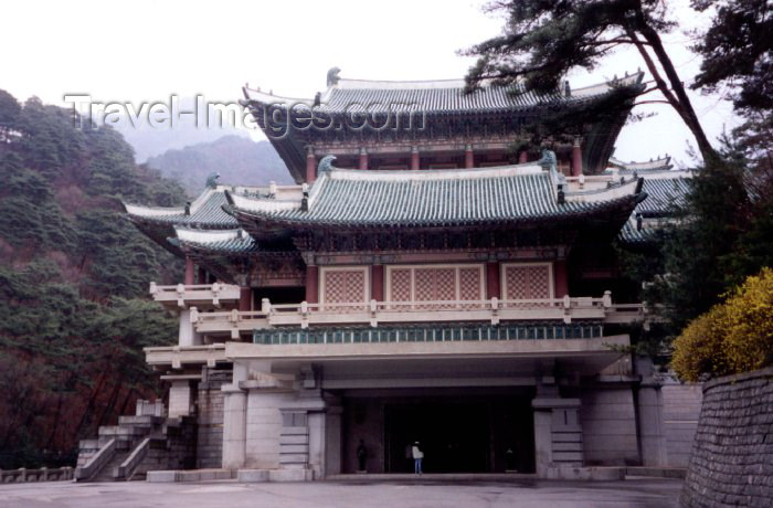 korean125: North Korea / DPRK - Myohyangsan mountains: International Friendship Exhibition (Kim Il Sung section) (photo by M.Torres) - (c) Travel-Images.com - Stock Photography agency - Image Bank