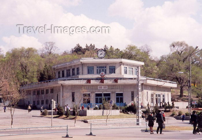 korean129: North Korea / DPRK - Pyongyang: the Metro - Kaeson station (photo by M.Torres) - (c) Travel-Images.com - Stock Photography agency - Image Bank