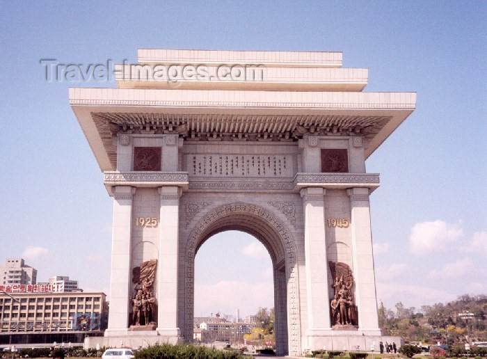 korean133: North Korea / DPRK - Pyongyang: Arch of Triumph - located at the foot of Moran hill, over Kaeson street (photo by M.Torres) - (c) Travel-Images.com - Stock Photography agency - Image Bank