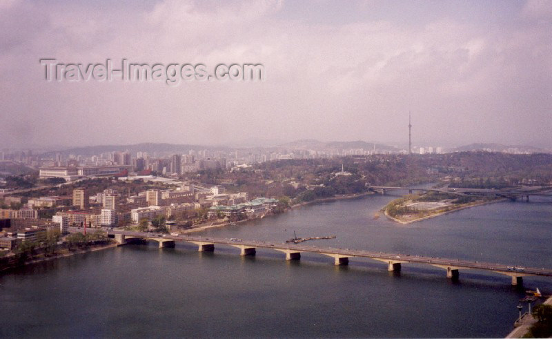 korean14: North Korea / DPRK - Pyongyang: Ongnyu bridge - Taedong River (photo by M.Torres) - (c) Travel-Images.com - Stock Photography agency - Image Bank