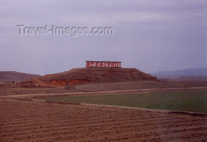 korean17: North Korea / DPRK - Country side Juche - propaganda (photo by Miguel Torres) - (c) Travel-Images.com - Stock Photography agency - Image Bank