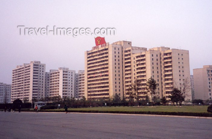 korean18: North Korea / DPRK - Pyongyang: Housing estate on Juchetap street (photo by M.Torres) - (c) Travel-Images.com - Stock Photography agency - Image Bank