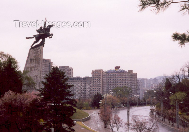 korean29: North Korea / DPRK - Pyongyang: Chollima statue over Chilsongmun street (photo by M.Torres) - (c) Travel-Images.com - Stock Photography agency - Image Bank