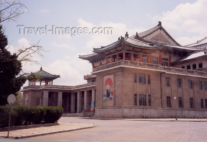 korean37: North Korea / DPRK - Pyongyang: Grand Theater (photo by M.Torres) - (c) Travel-Images.com - Stock Photography agency - Image Bank