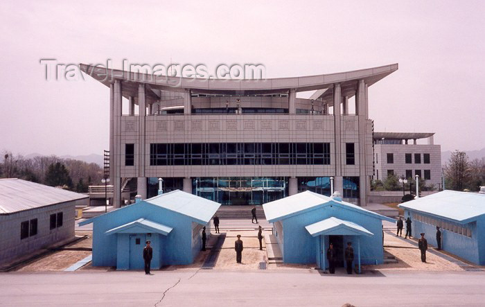 korean56: North Korea / DPRK - Panmunjom / Panmunjong: the border - looking south (photo by Miguel Torres) - (c) Travel-Images.com - Stock Photography agency - Image Bank