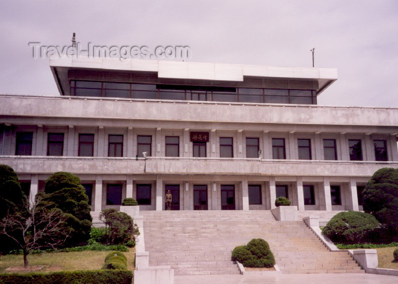 korean57: North Korea / DPRK - Panmunjom / Panmunjong: the border - looking south (photo by Miguel Torres) - (c) Travel-Images.com - Stock Photography agency - Image Bank