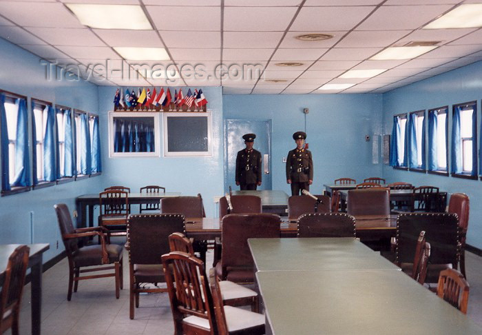 korean62: DPRK - Panmunjom: negotiation's room (photo by Miguel Torres) - (c) Travel-Images.com - Stock Photography agency - Image Bank